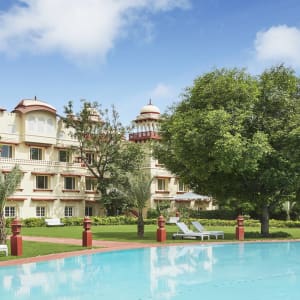 Jai Mahal Palace in Jaipur:  Pool Daylight