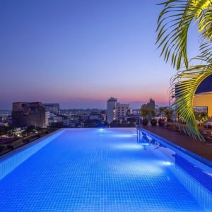 Lao Poet à Vientiane:  Pool Night