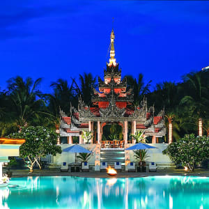 Mercure Mandalay Hill Resort:  Pool side view