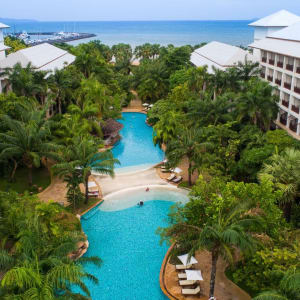 Ravindra Beach Resort & Spa in Pattaya:  Swimming Pool