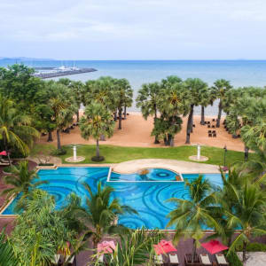 Ravindra Beach Resort & Spa à Pattaya:  Swimming Pool