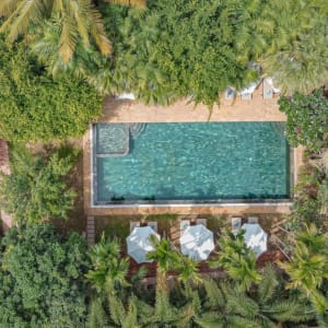 Pavillon d'Orient à Siem Reap:  Swimming pool aerial view