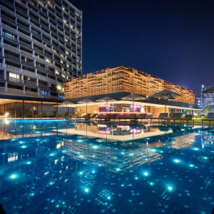 Parkroyal Collection Marina Bay in Singapur:  Swimming Pool & Bar