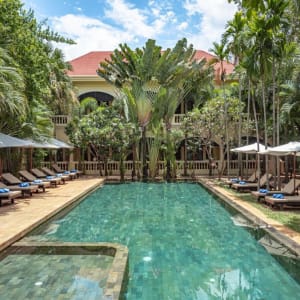 Pavillon d'Orient à Siem Reap:  Swimming pool day time