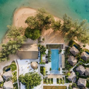JATI Koh Russey:  Swimmingpool and beach from above