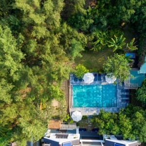 Aira Boutique Hoi An Hotel & Villa:  Swimmingpool from above