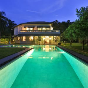 Horathapola Coconut Estate à Yakvila:  view of the house at night