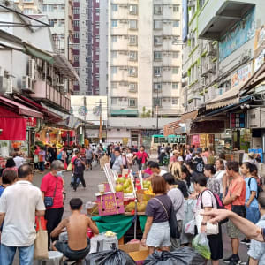 Authentische «New Territories» in Hong Kong: Popular Yau San Street 