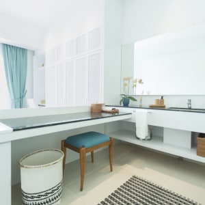 Cove 55 à Kuching:  Balcony Room | Bathroom Vanity