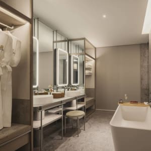 Pan Pacific Orchard in Singapur:  Beach Terrace Suite | Bathroom