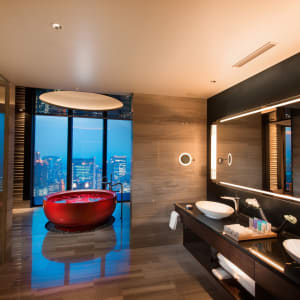Conrad Osaka:  Conrad Suite | bathroom