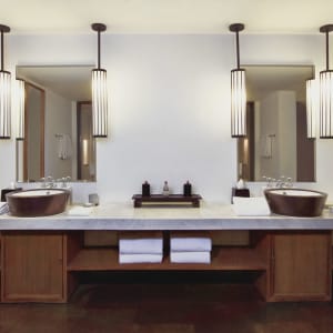 Aman Summer Palace à Pékin:  Courtyard Guestroom | bathroom