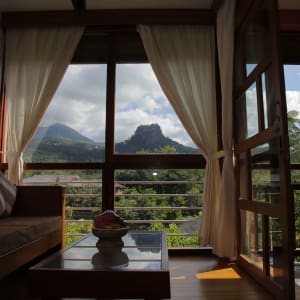 Popa Garden Resort à Bagan:  Deluxe Balcony | Living room with View to mount Popa