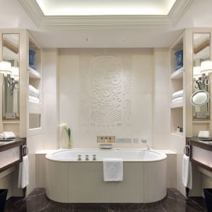 The Peninsula à Shanghai:  Deluxe | Bathroom