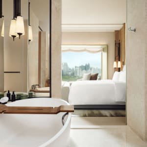Dusit Thani Bangkok:  Deluxe | Bathroom