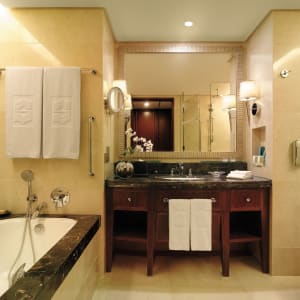 Shangri-La Bangkok:  Deluxe | Bathroom