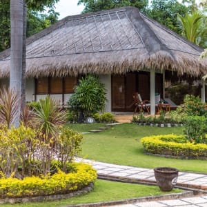 Siddhartha Oceanfront Resort & Spa à Ouest de Bali:  Deluxe Bungalow | Exterior & Gardens