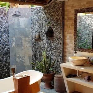 Puri Dajuma Beach Eco-Resort & Spa à Nord de Bali:  Deluxe Cottage Garden View | VIP Cottage Ocean View | Bathroom