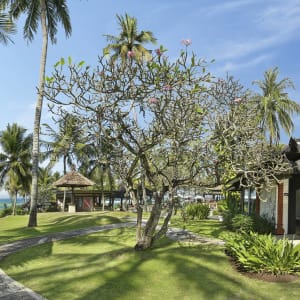 Candi Beach Resort & Spa in Ostbali:  Deluxe Ocean Bungalow