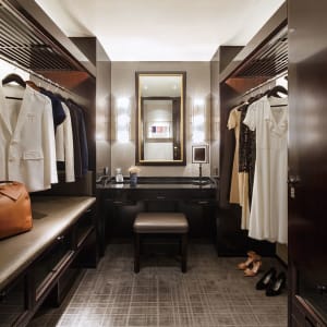The Peninsula Beijing in Peking:  Deluxe Suite | Dressing Room