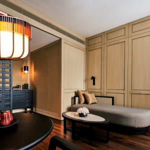 The RuMa Hotel and Residences à Kuala Lumpur:  Deluxe Suite | Living room