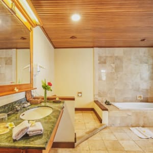 Puri Bagus Lovina in Nordbali:  Duplex Suite with Plunge Pool | Bathroom 