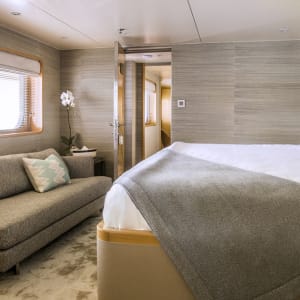 Croisière de rêve au cœur des Moluques de Ambon: room: Forecastle Deck | Design Suite 302/303, Cat. 1