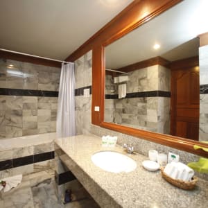 Fair House Beach Resort & Hotel in Ko Samui:  Grand Deluxe | Bathroom