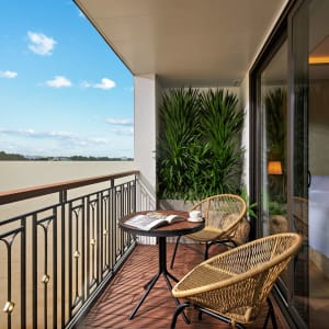 Avec la « Mekong Discovery » dans le delta du Mékong de Siem Reap: room: Grande Suite Oberdeck | balcony