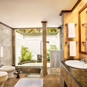 The Oberoi Beach Resort, Bali in Südbali:  Lanai Room Gardenview | Bathroom