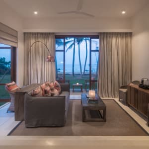 Kumu Beach Hotel in Balapitiya:  Ocean View Suite