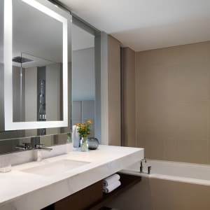 Courtyard Seoul Namdaemun:  Premier | Bathroom