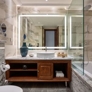 Peridot Grand Luxury Boutique Hotel in Hanoi:  Premier Deluxe | bathroom