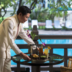 Raffles Hotel Le Royal à Phnom Penh:  State Pool View