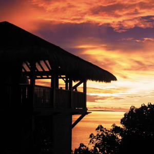 Shangri-La's Boracay Resort & Spa:  Sunset view with Treehouse Villa