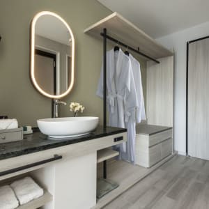 Centara Grand Hotel Osaka:  Superior | bathroom