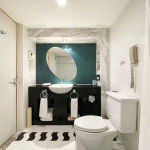 Beijing Xinqiao à Pékin:  Superior bathroom