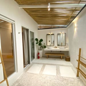 Atmosphere Resort à Negros:  Superior Deluxe Suite | Bathroom