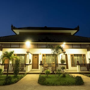 Yadanarpon Dynasty in Mandalay:  Villa | from outside by night