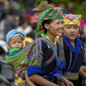 Abenteuer Sapa «Authentic Package» ab Hanoi: Sapa: Mother with a baby on her back