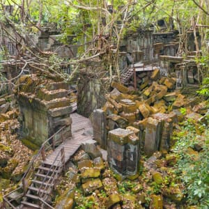 Temple majestueux de Preah Vihear de Siem Reap: Siem Reap: Beng Mealea Temple ruines in the middle of jungle forest