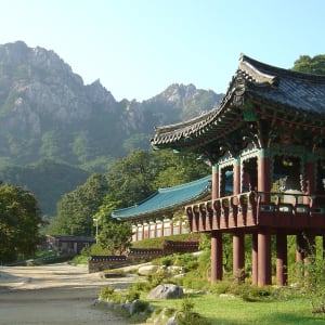 Gruppenreise «Kontrastreiches Südkorea» ab Seoul: Sinheungsa Temple 01 (Seoraksan National Park)