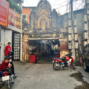 Phnom Penh, ville de contrastes: Small temple