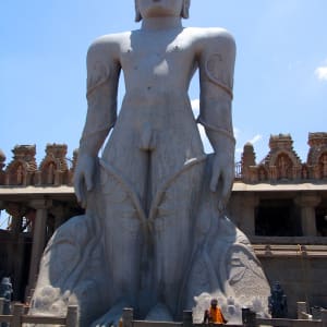 Le sud diversifié de l’Inde de Kochi: Sravanabelagola: giant statue