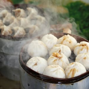 Hong Kongs Street Food : Street food booth selling Steamed Dumplings