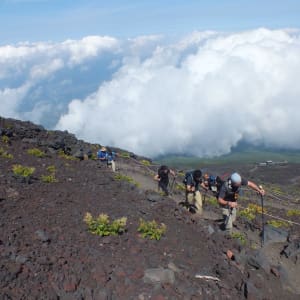 Mt. Fuji Trekking (Gruppe, Nebensaison) ab Tokio: Trekking Mt. Fuji