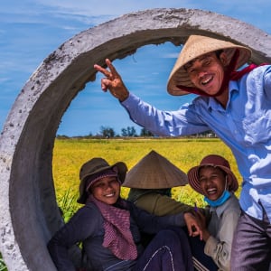 Découverte active du centre du Vietnam de Hué: Vietnam happy rice farmers