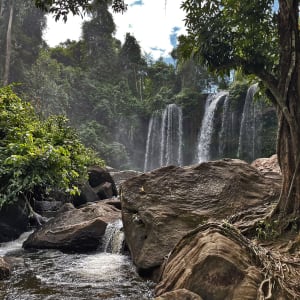 Wanderung am heiligen Phnom Kulen in Siem Reap: Waterfalls Cascading in Phnom Kulen’s Wilderness