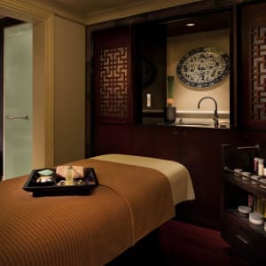 The Peninsula à Shanghai:  Spa Treatment Room