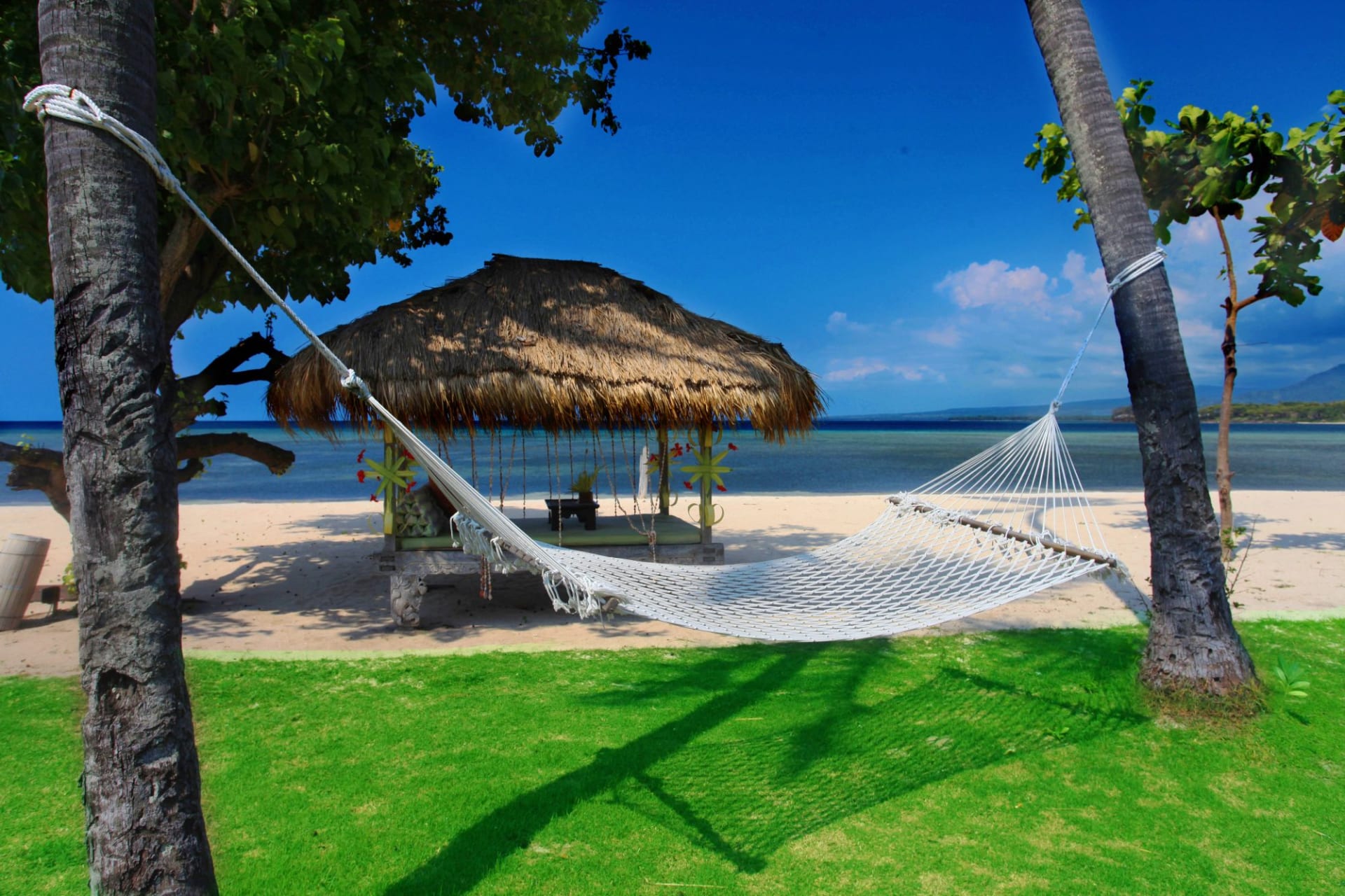 beach: Sire Beach - Front Lawn